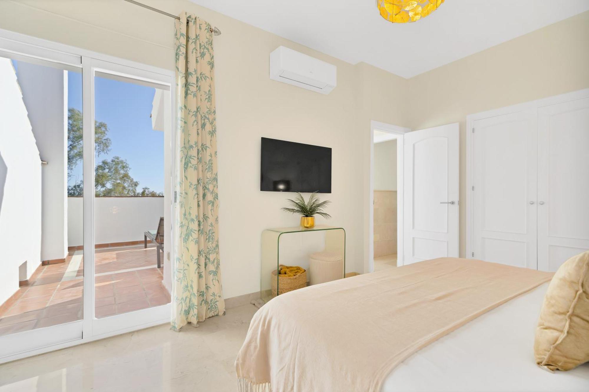 Luxury Penthouse With Sea Views In Marbella Golden Mile, Puente Romano Area 외부 사진